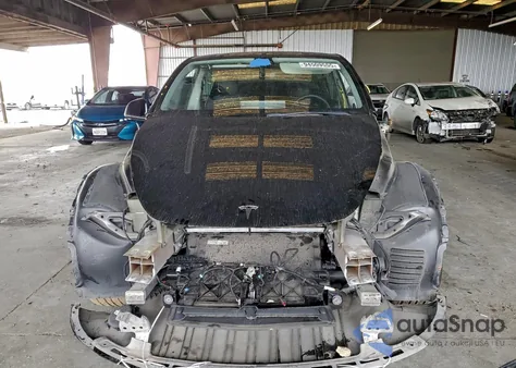 2021 Tesla Model Y z USA, uszkodzony, nr VIN 5YJYGDED2MF122884